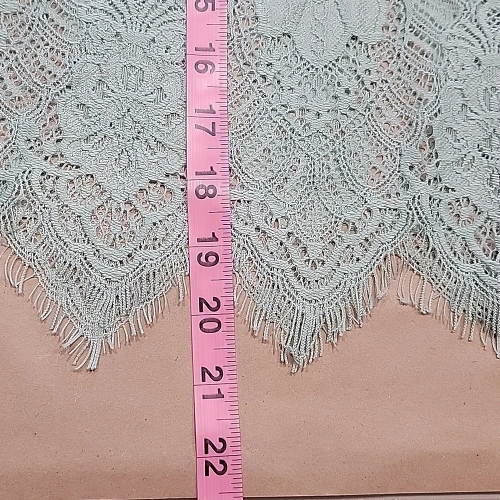 Forever 21 Size M Mint Green Lace Long Sleeve Crop Blouse